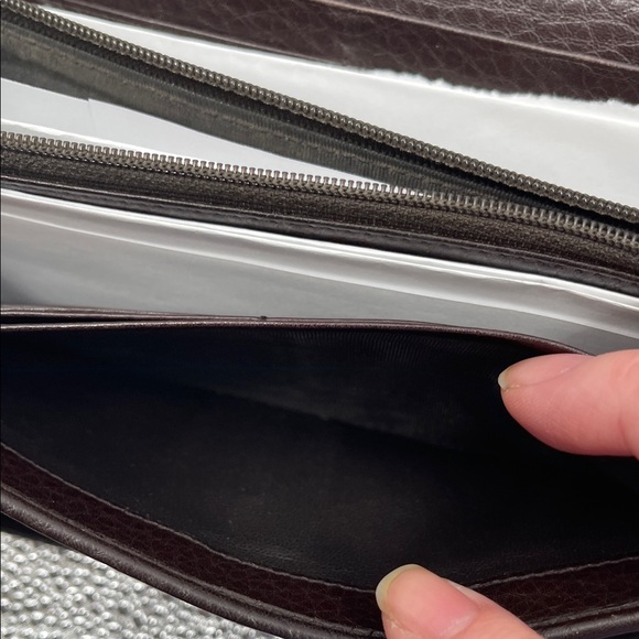 2.8.26 Vintage Gucci Black Soft Leather Wallet with Horse-bit Accents - Picture 6 of 15